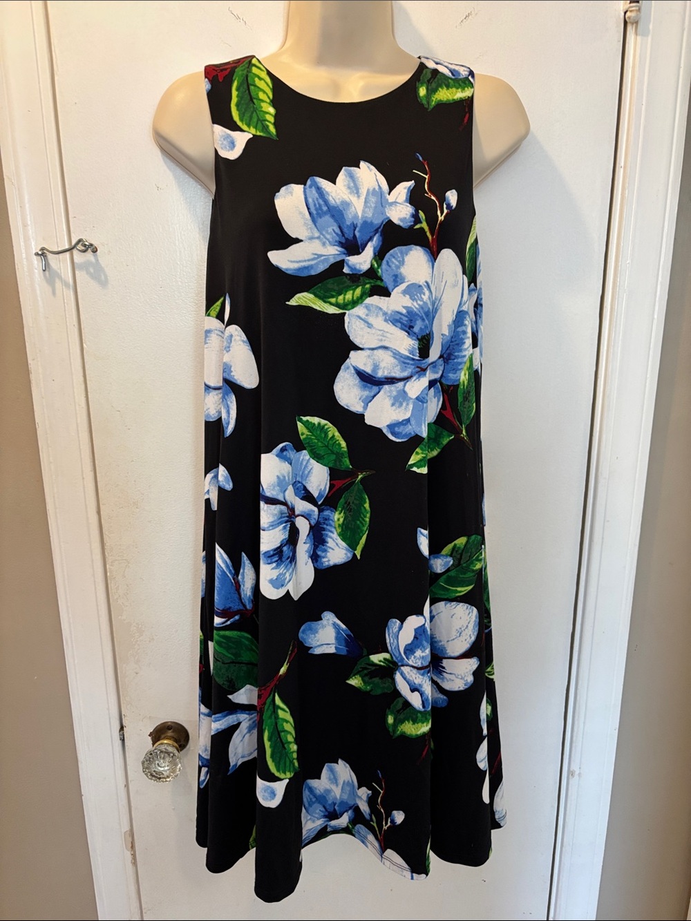 Ann Klein 8 Sleeveless Black Floral Swing Dress 26-220